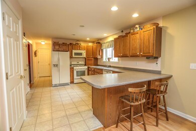 77 Ayers Cove Dr, Barrington, NH 03825 - photo 4