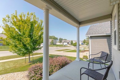 1407 Hummingbird Cir, Waterloo, IA 50702 - photo 2