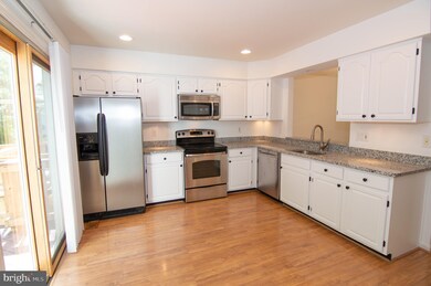13962 Lightburn Ln, Centreville, VA 20121 - photo 5
