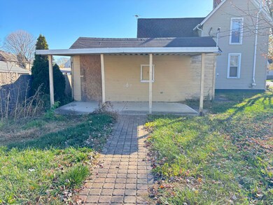 972 S Pickaway St, Circleville, OH 43113 - photo 4