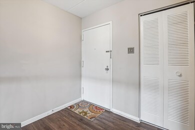 122 Roberts Ln unit 300, Alexandria, VA 22314 - photo 4