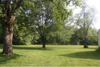 32 Spruce St, Greenfield, MA 01301 - photo 2