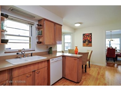 2904 W Granville Ave, Chicago, IL 60659 - photo 6