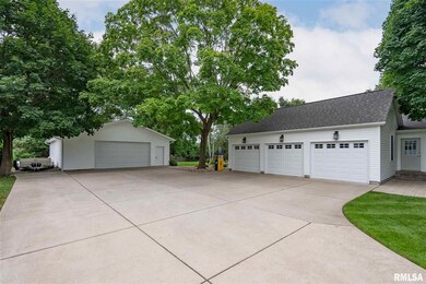 4013 Jersey Ridge Rd, Davenport, IA 52807 - photo 2