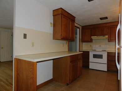 25 Crescent St, Plymouth, NH 03264 - photo 5