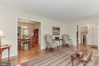 2427 Lexington Rd, Falls Church, VA 22043 - photo 5