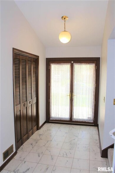 2226 W Hayes St, Davenport, IA 52804 - photo 5