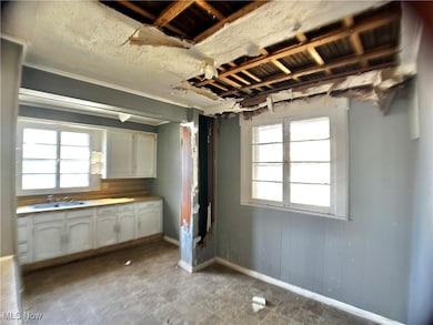 Kitchen and eat in dining area
