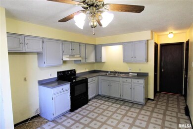 1134 N Stark St, Davenport, IA 52804 - photo 5