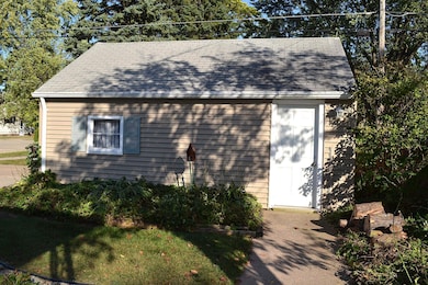 655 W 19th Ave, Oshkosh, WI 54902 - photo 4