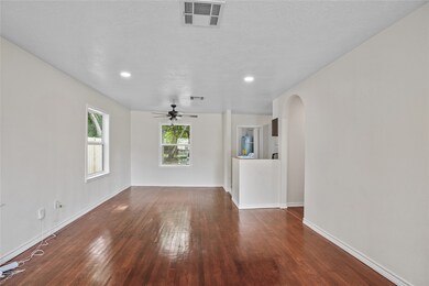 6208 Beekman Rd, Houston, TX 77021 - photo 3