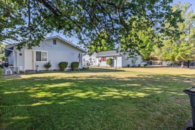 100 Alder St, Central Point, OR 97502 - photo 2