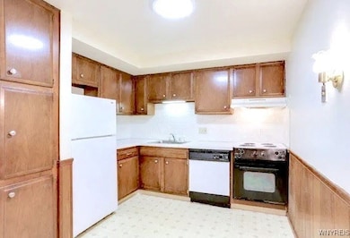 74 Sundridge Dr, Buffalo, NY 14228 - photo 2