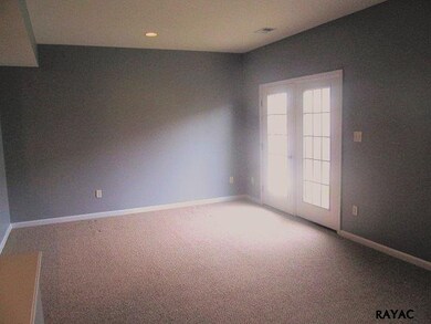 222 Merriweather Dr, Chambersburg, PA 17201 - photo 6