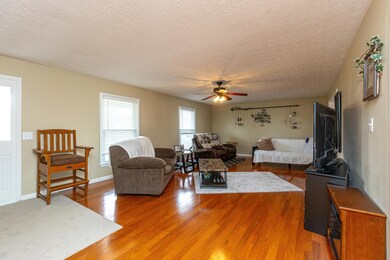 106 Mercer Ave, Harrodsburg, KY 40330 - photo 3