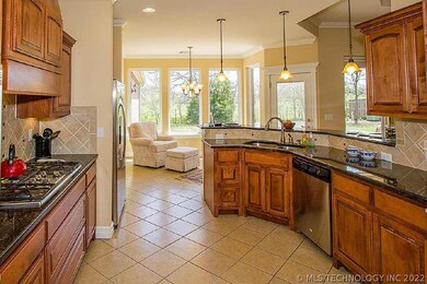 2815 SE Vicksburg St, Bartlesville, OK 74006 - photo 7