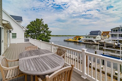 1322 Molokai Decking
