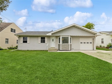 805 E 14th St N, Newton, IA 50208 - photo 2