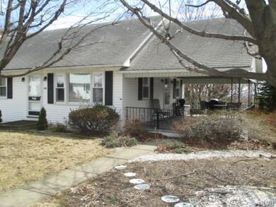 404 E Laurel Ave, Pen Argyl, PA 18072 - photo 3