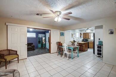 2069 W Greasewood St-12