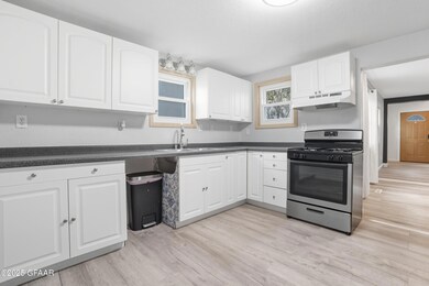 924 N 5th St, Grand Forks, ND 58203 - photo 7