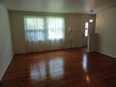 Living Room. Spacious 17 x15  living room with har