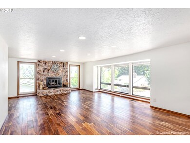 Living Room-Fireplace