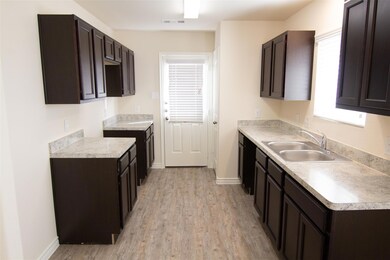 1706 Bobolink Dr, Ennis, TX 75119 - photo 5