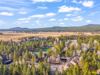 17714 Lake Aspen Ct unit 9, Sunriver, OR 97707 - photo 2