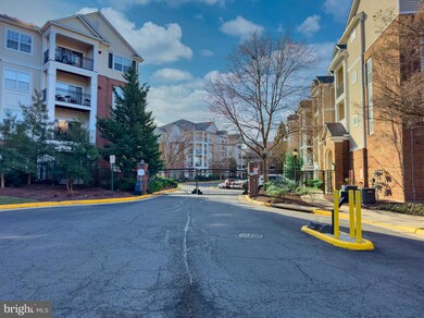 12957 Centre Park Cir unit 105, Herndon, VA 20171 - photo 2