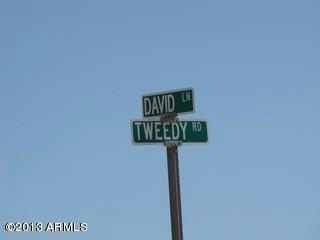 Tweedy David corner sign