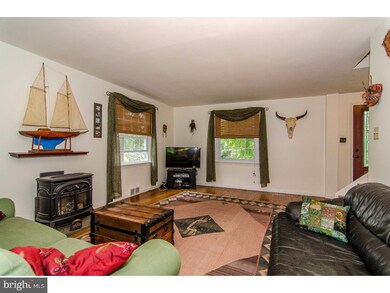 142 Forge Hill Ln, Phoenixville, PA 19460 - photo 5