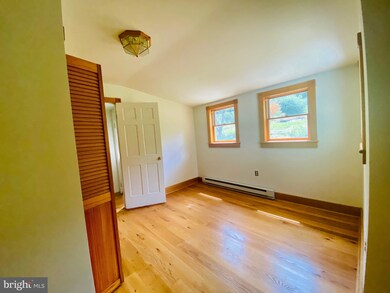 33 S Laurel Ave, Berkeley Springs, WV 25411 - photo 2