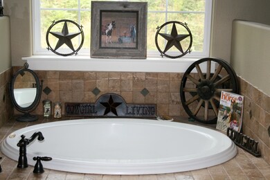 GARDEN TUB/ MASTER BATH