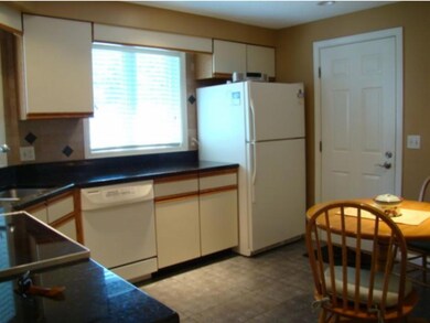 62 Walden Pond Dr, Nashua, NH 03064 - photo 3