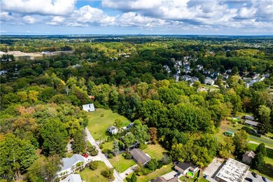 9749 E River Rd N, Olmsted Falls, OH 44138 - photo 3