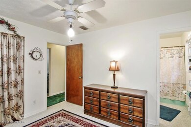 2566 Hugh Edwards Dr, Jacksonville, FL 32210 - photo 7