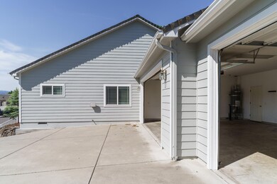 Garage apron