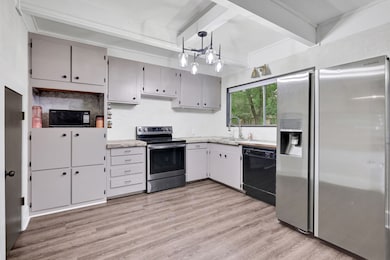 Great sized kitchen with plenty of storage for eve