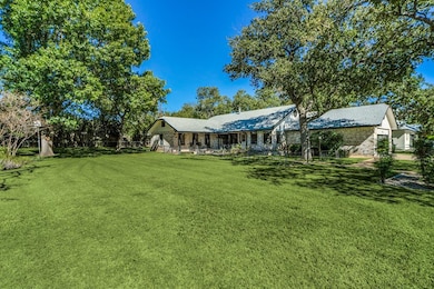 406 Candlelight Cir, Fredericksburg, TX 78624 - photo 2