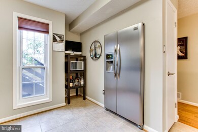 9923 Oakton Terrace Rd unit 9923, Oakton, VA 22124 - photo 6