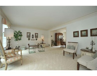 511 Hollydale Dr, Pittsburgh, PA 15241 - photo 3