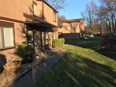 26651 Lake of the Falls Blvd, Olmsted Falls, OH 44138 - photo 5