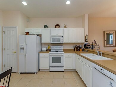 831 Hampton Cir unit 147, Naples, FL 34105 - photo 5