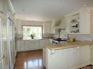 Cook's kitchen with marble countertops, Viking Ran