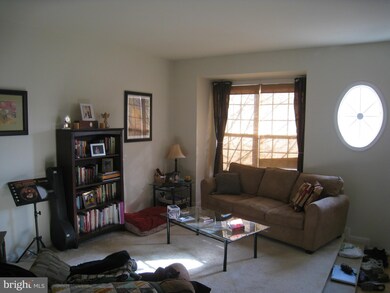 10314 Butternut Cir, Manassas, VA 20110 - photo 2