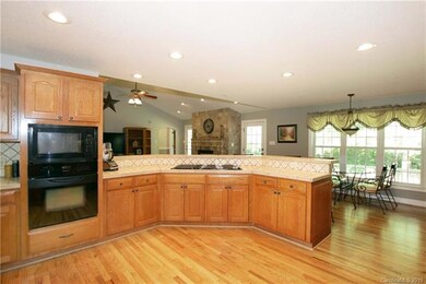 161 Barringer Dr, Statesville, NC 28625 - photo 2