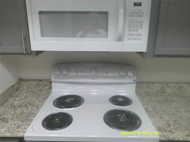 5670 Birchmont Dr unit C, Houston, TX 77091 - photo 7