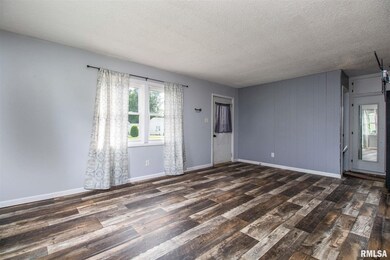 3114 W 70th St, Davenport, IA 52806 - photo 6