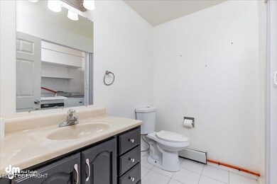 14-Half Bath Laundry 20240314-DW-3261-Ed